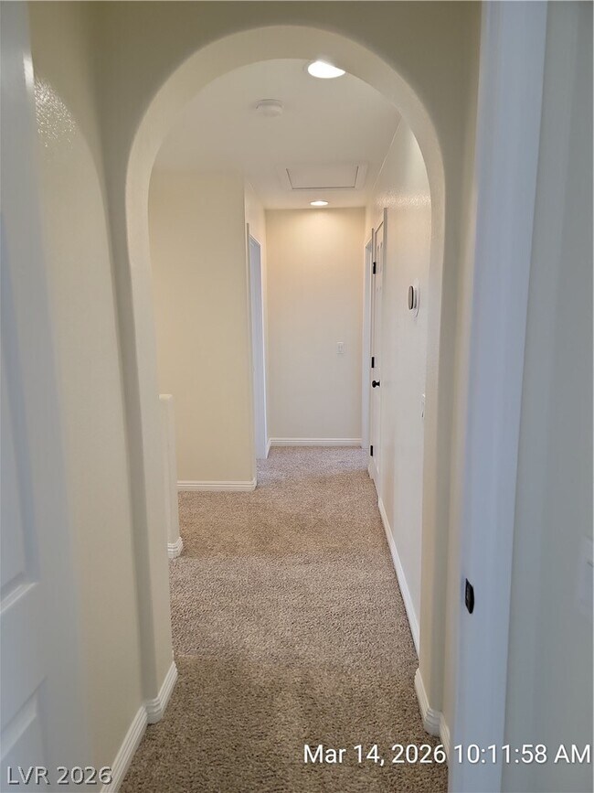 Building Photo - 998 Lone Pine River Ave