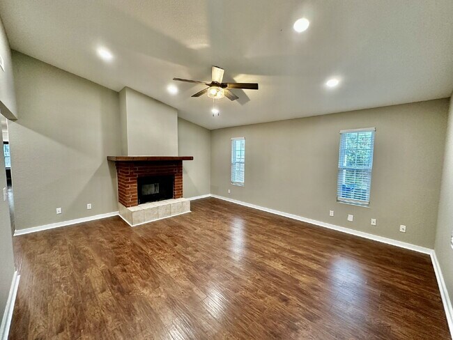 Building Photo - 3513 W Wood St