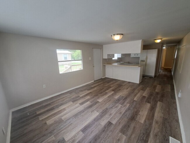 Building Photo - 1BR/1BA updated mobile home close to I10 a...