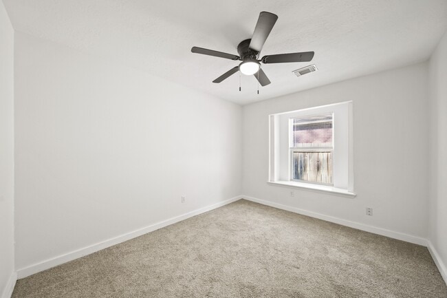 Building Photo - 230 Cool Cove