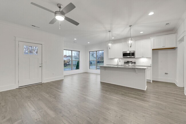 Building Photo - 609 Lee St