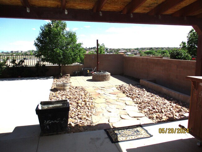 Building Photo - 2432 Violeta Cir SE