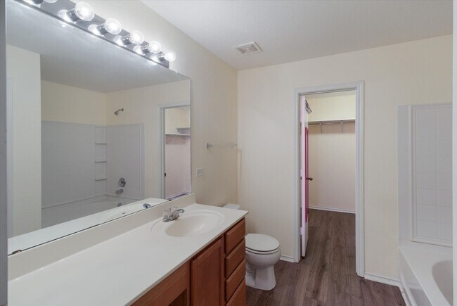 Building Photo - *FIRST MONTH FREE, IF MOVED IN BY 12/31/25*