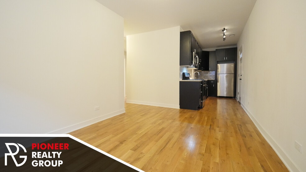 Building Photo - 2207 W Eastwood Ave