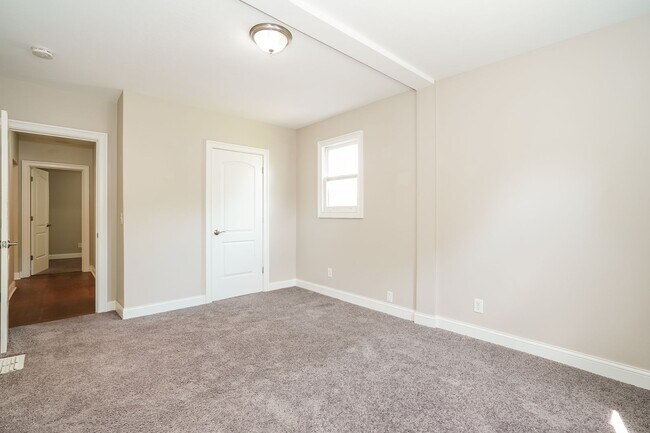 Building Photo - 764-766 Kelton Ave