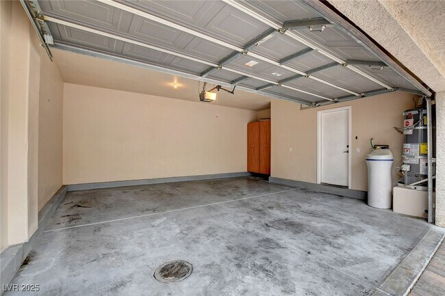 Building Photo - 6330 Standing Elm St