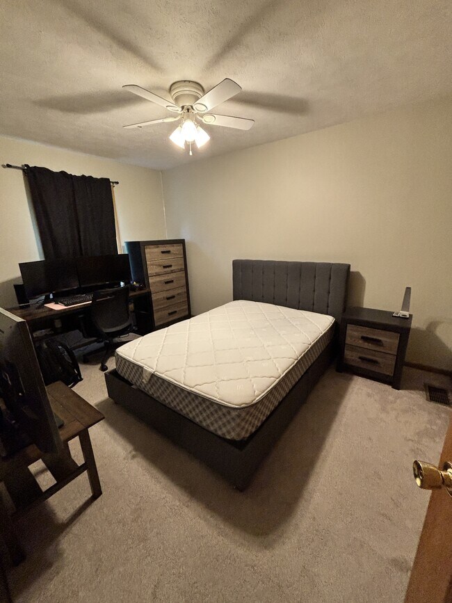 Building Photo - 864 Tremont St