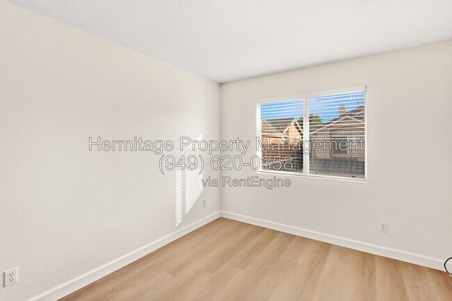 Building Photo - 51 Avanzare