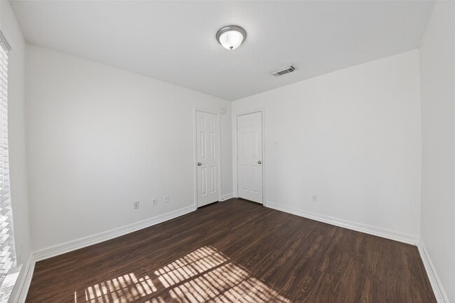 Building Photo - 16122 Cypress Point Dr