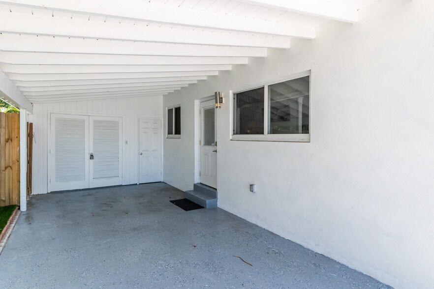 Building Photo - 1606 NE 15th Ave