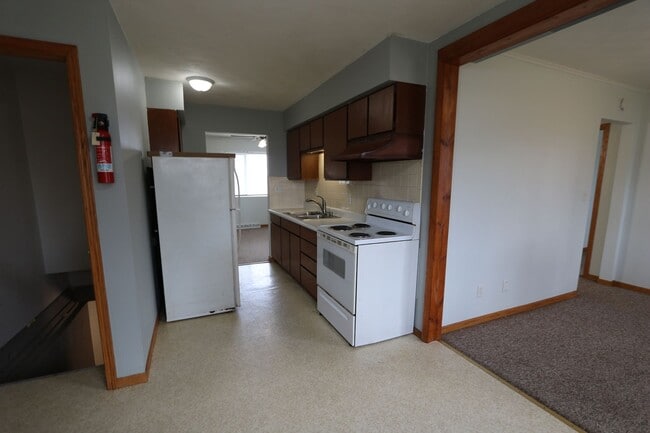 Building Photo - 2 Bedroom 1 Bath