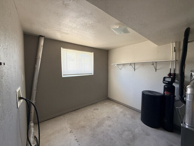 Building Photo - 1247 N 700 W