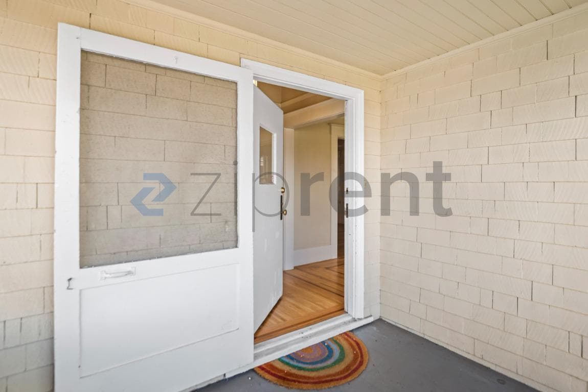 Building Photo - Unit