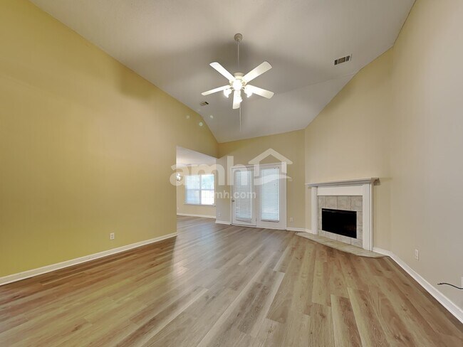 Building Photo - 263 Silver Brook Cir