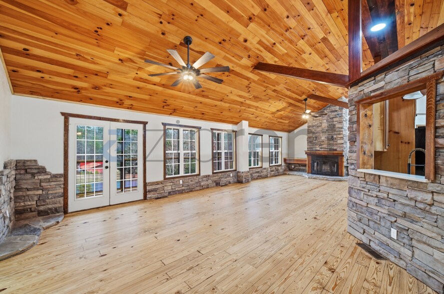 Building Photo - 72 Country Creek Rd