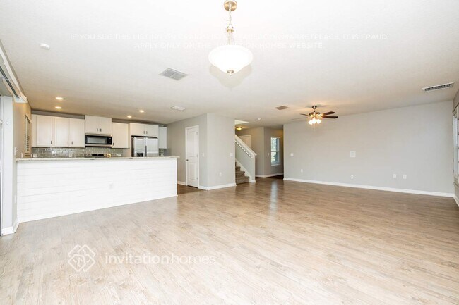 Building Photo - 10619 Laguna Plains Dr