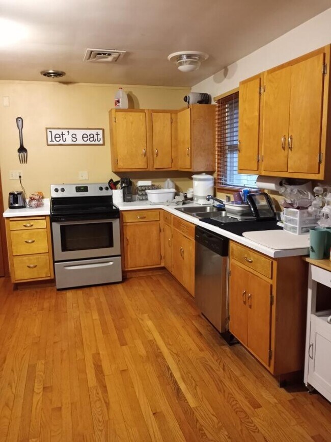 Building Photo - 1903 S Vine St