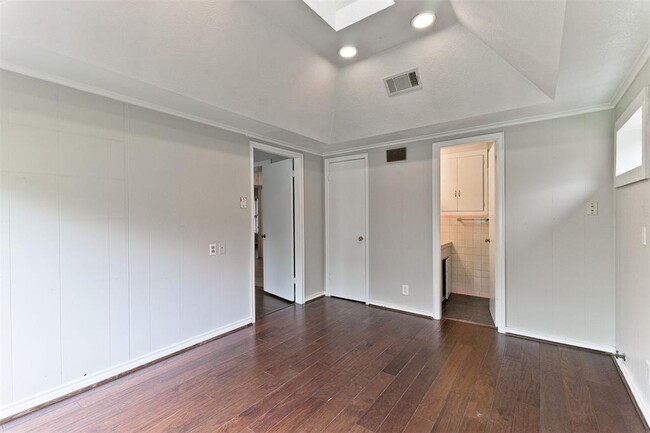 Building Photo - 515 Brookhurst Dr