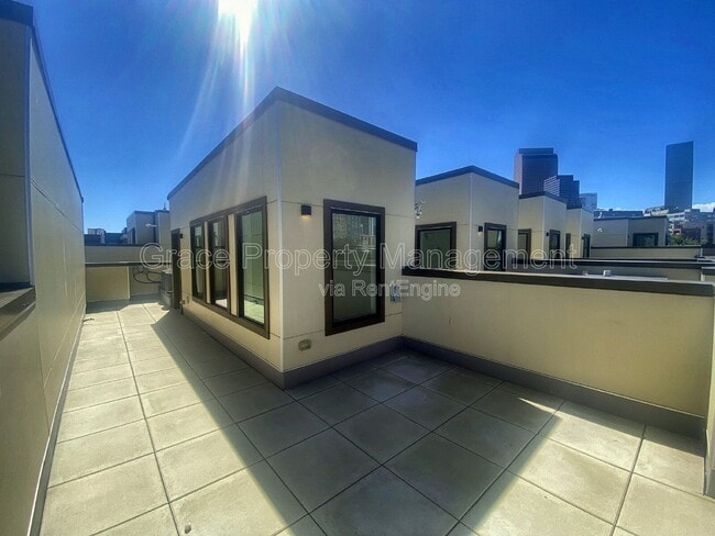 Building Photo - 2200 Tremont Pl