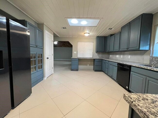 Building Photo - 123 Pinehurst Dr