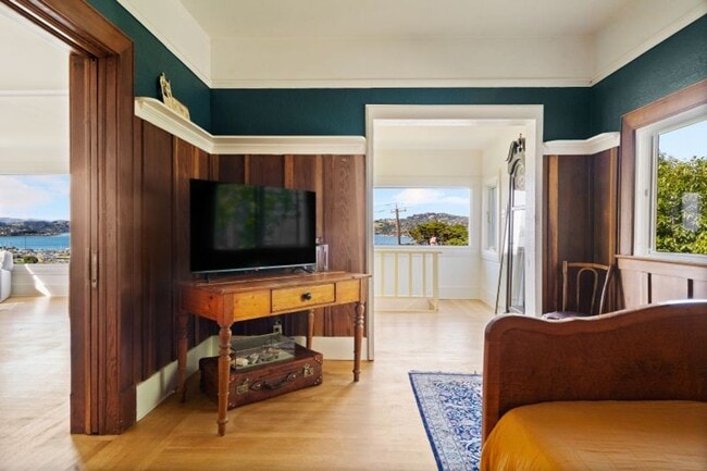 Building Photo - Sun-Filled Furnished Sausalito Home with Sweeping Bay Views
