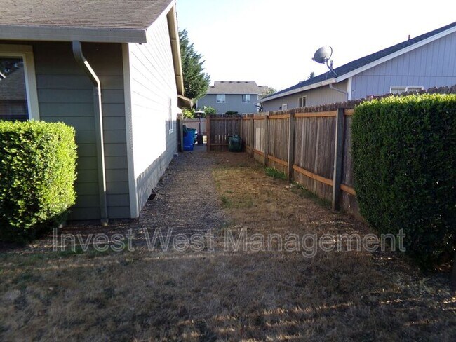 Building Photo - 1210 NE 163rd Ct