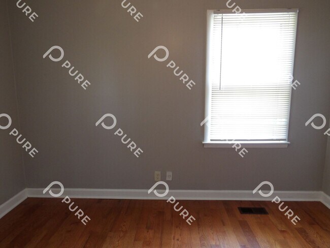 Building Photo - 2108 Linde St NW