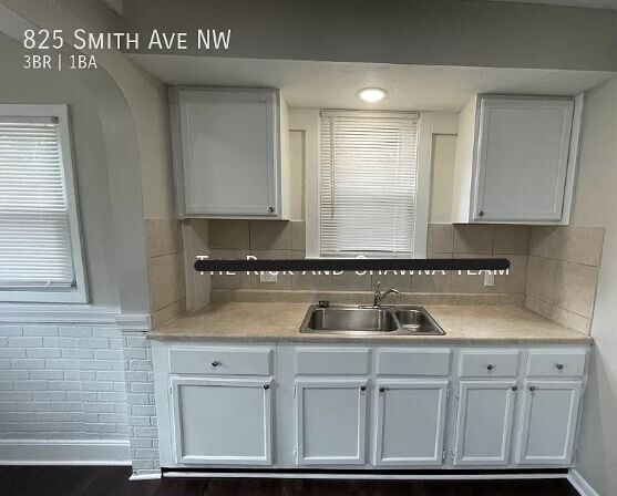 Building Photo - 825 Smith Ave NW