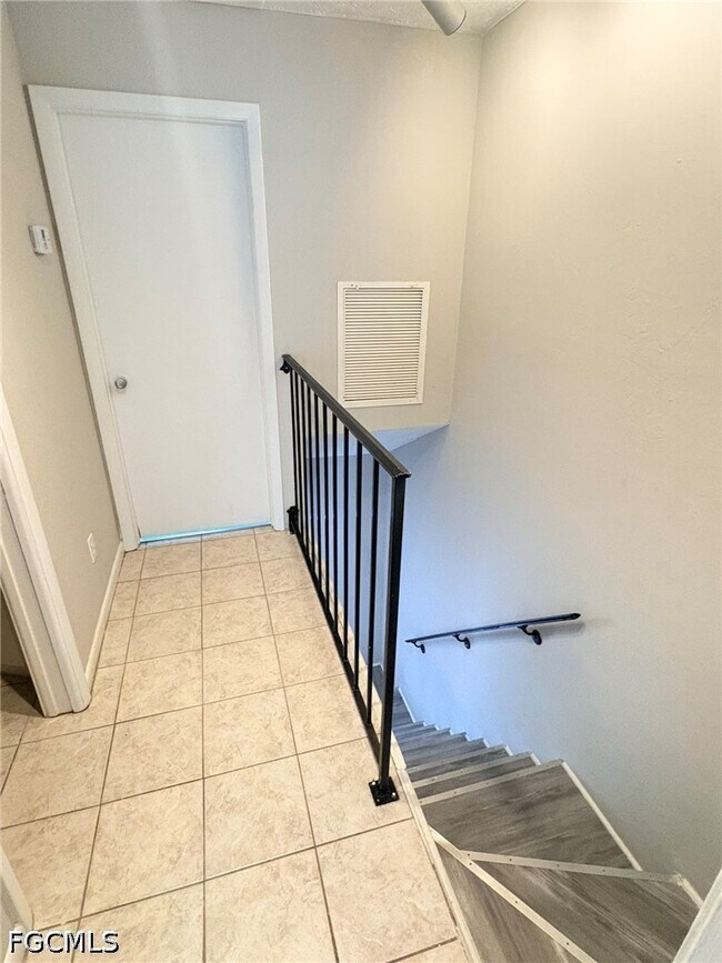 Building Photo - 1123 SW 48th Terrace
