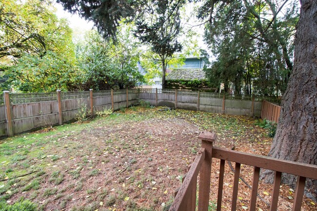 Building Photo - Cute St Johns Home with Updated Kitchen, F...