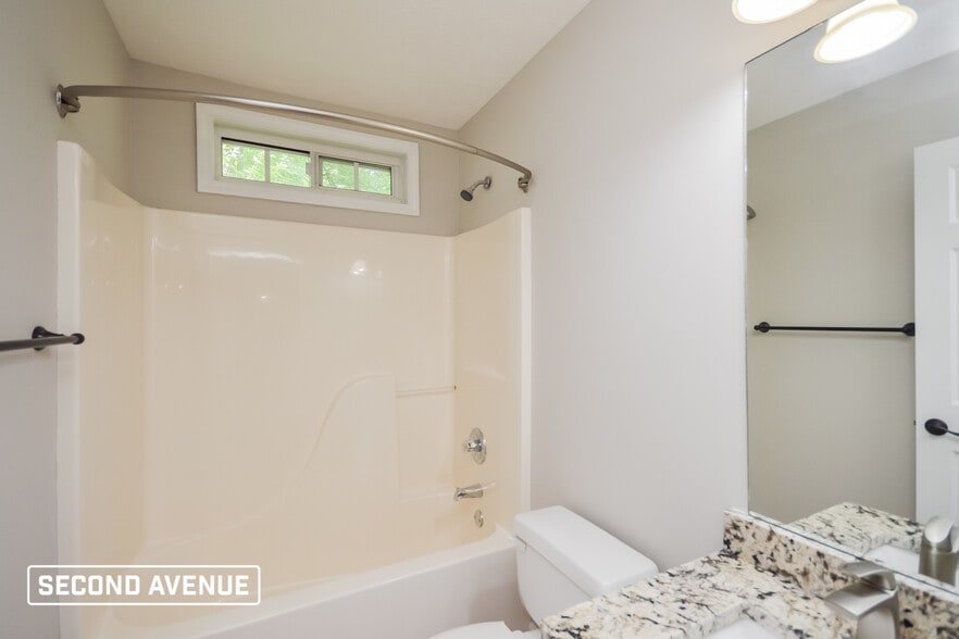 Building Photo - 125 Flowers Dr