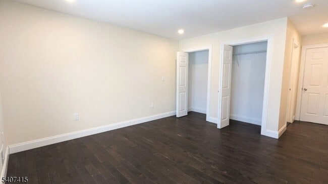 Building Photo - 7 Maple St