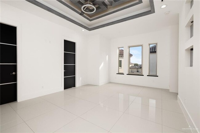 Building Photo - 45 Travis St