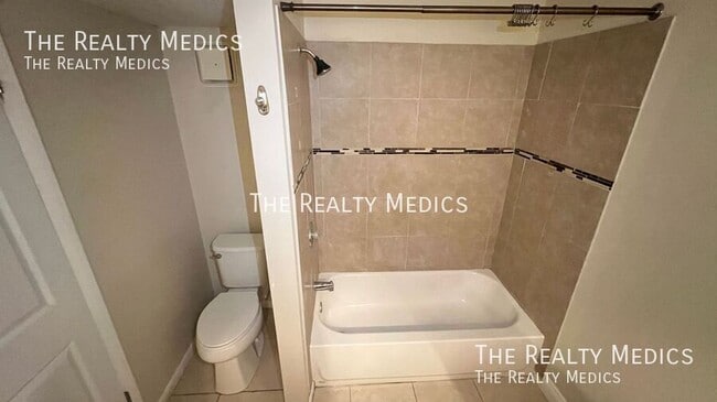 Building Photo - 2130 Forest Knoll Dr NE