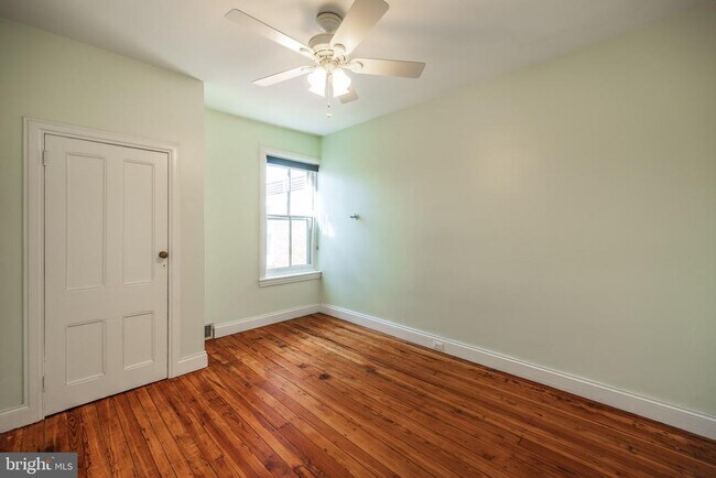 Building Photo - 206 S 43rd St