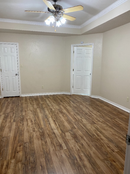 Building Photo - 6014 Castle Oaks