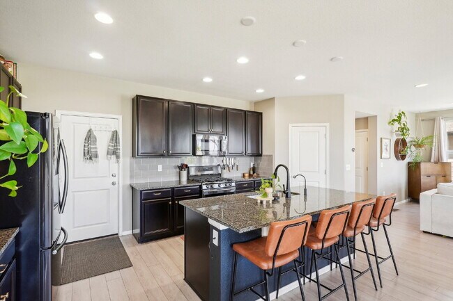 Building Photo - "Spacious 4-Bedroom Retreat with 2.5 Baths in Reunion!"