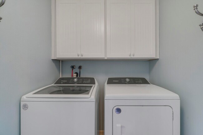 Building Photo - 275 S Beach Rd