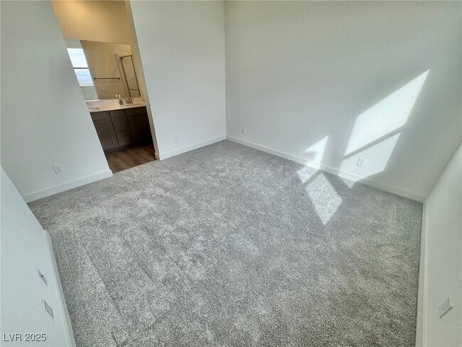 Building Photo - 1548 Little Penguin St