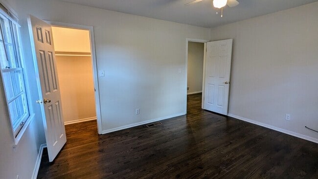 Building Photo - 294 Robin Ln SE