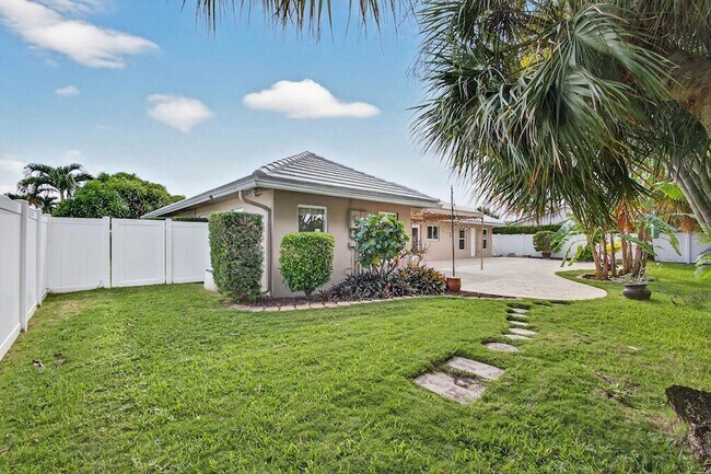 Building Photo - 1206 Dolphin Rd