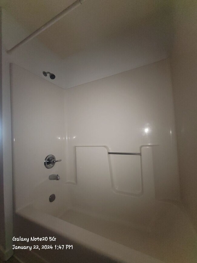 Building Photo - 2101 Poplar Dr