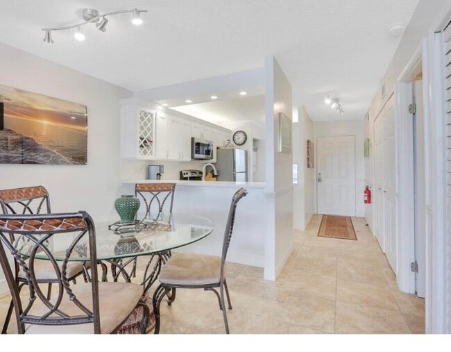 Building Photo - 353 S US Hwy 1