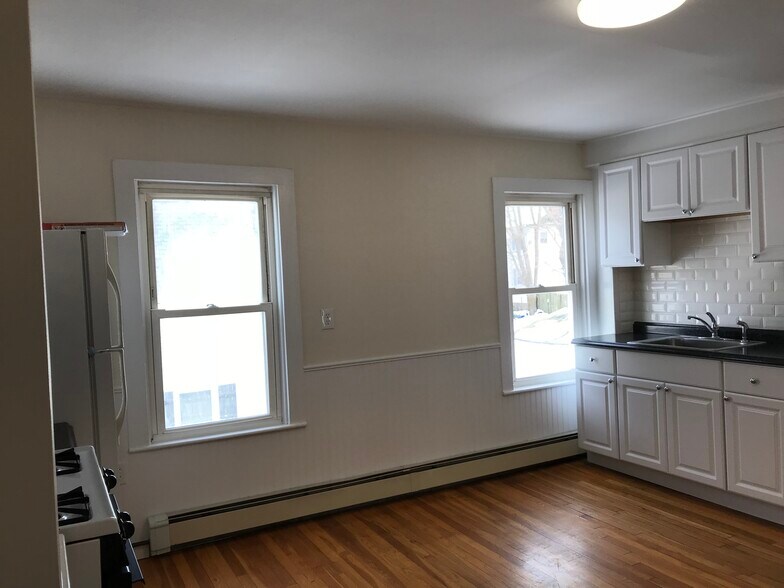 Building Photo - 8 Myrtle St