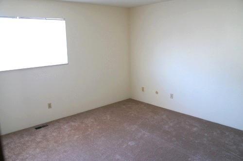Building Photo - 814 White Oak Dr