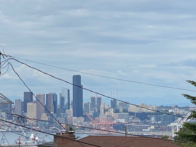 Building Photo - 3717 Belvidere Ave SW