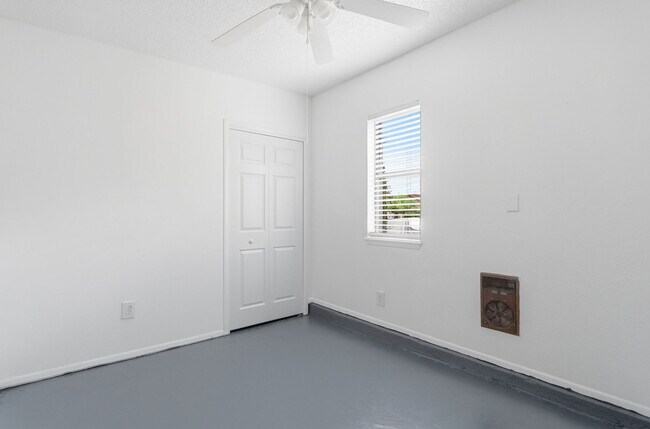 Building Photo - 10969 Duke Snider Cir