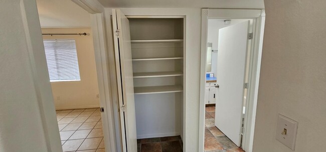 Building Photo - 2064 N Willow Ave