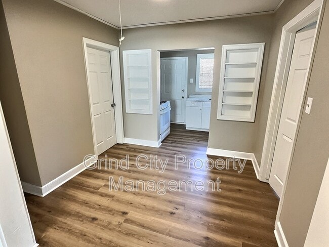 Building Photo - 1065 N Holmes St