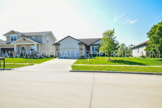 Building Photo - Beautiful 4 Bedroom in Waukee